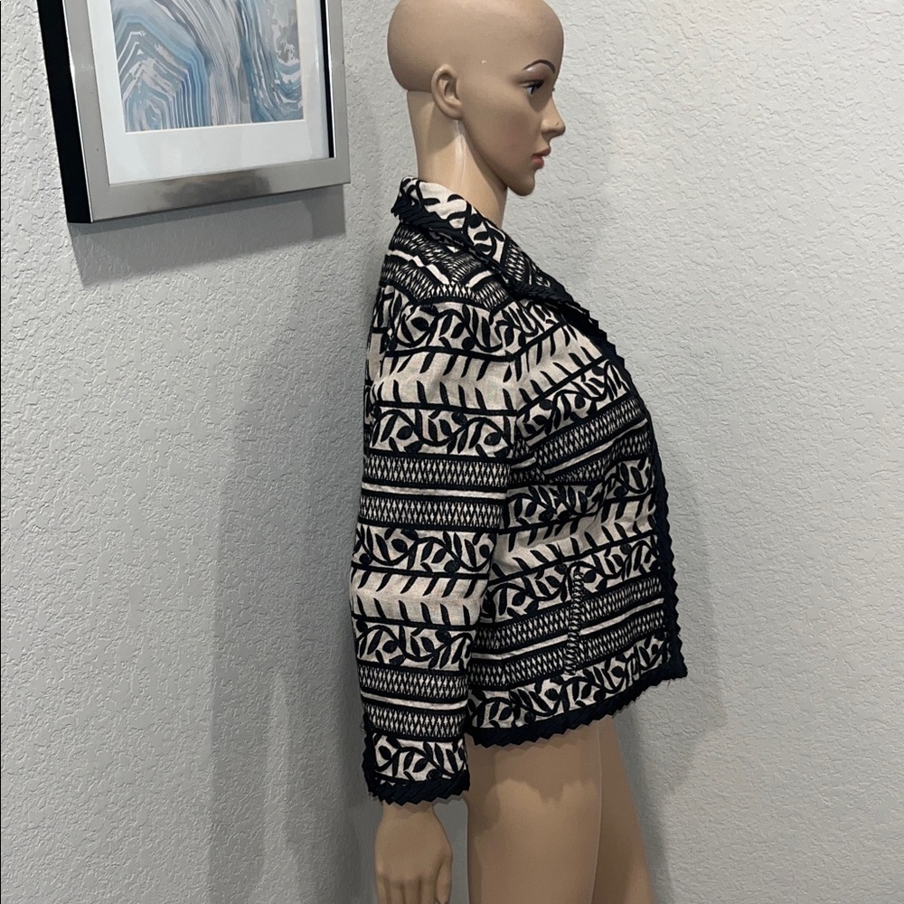 Vintage-Carlisle-Women's Black and Cream Patterned Jacket - Picture 3 of 9